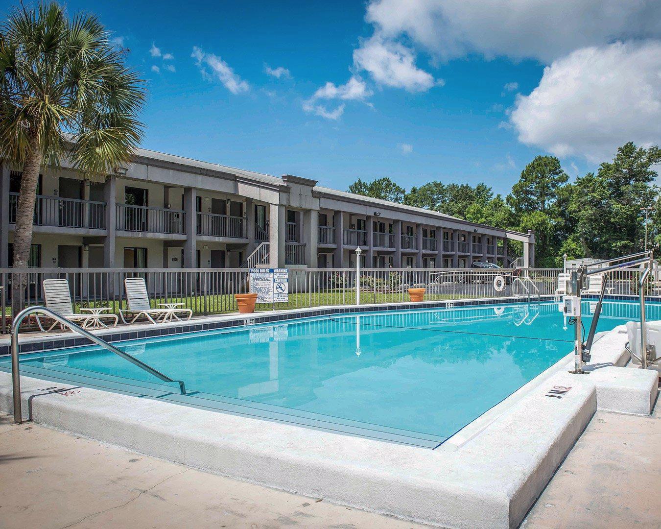 Quality Inn & Conference Center Panama City Exterior photo