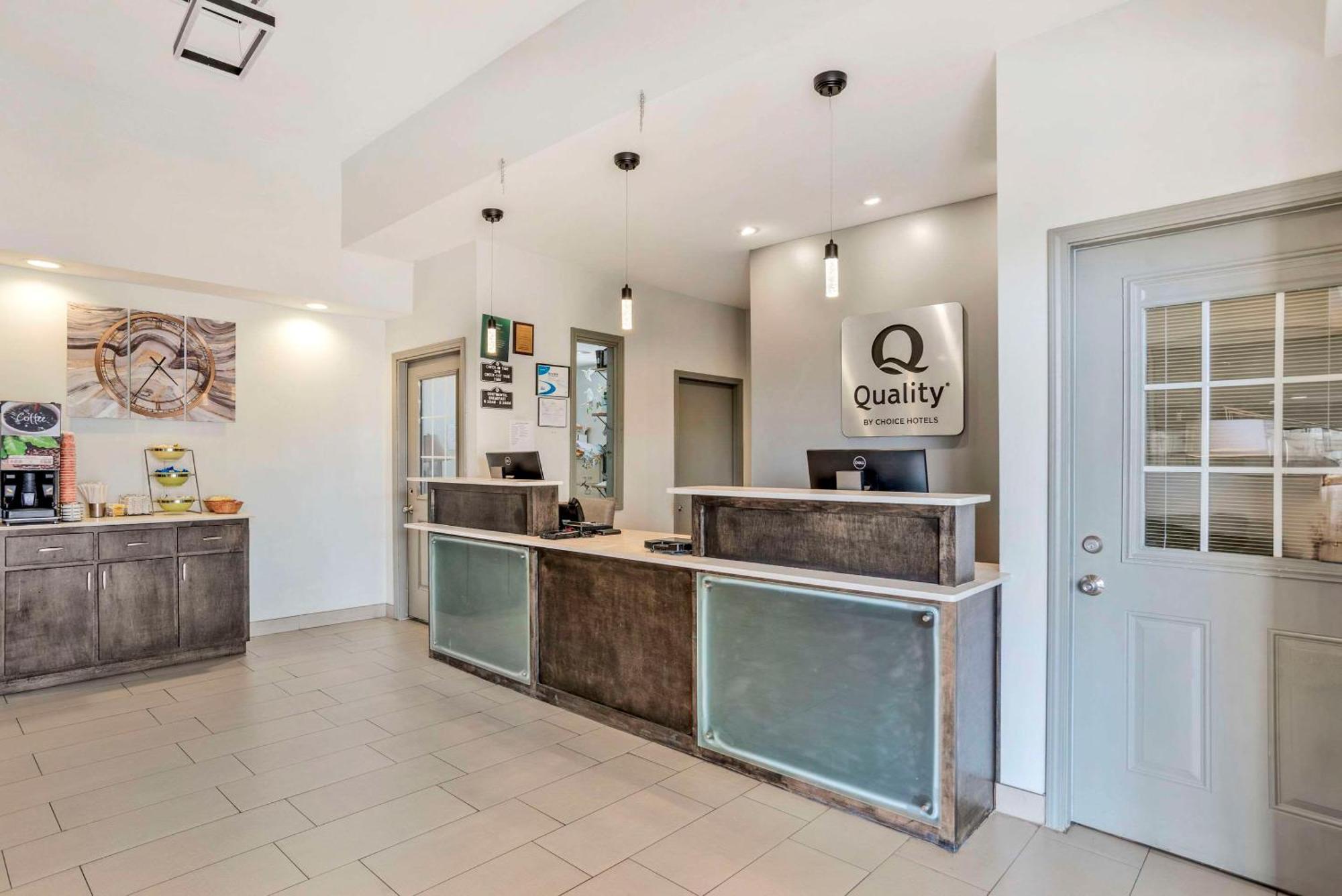 Quality Inn & Conference Center Panama City Exterior photo