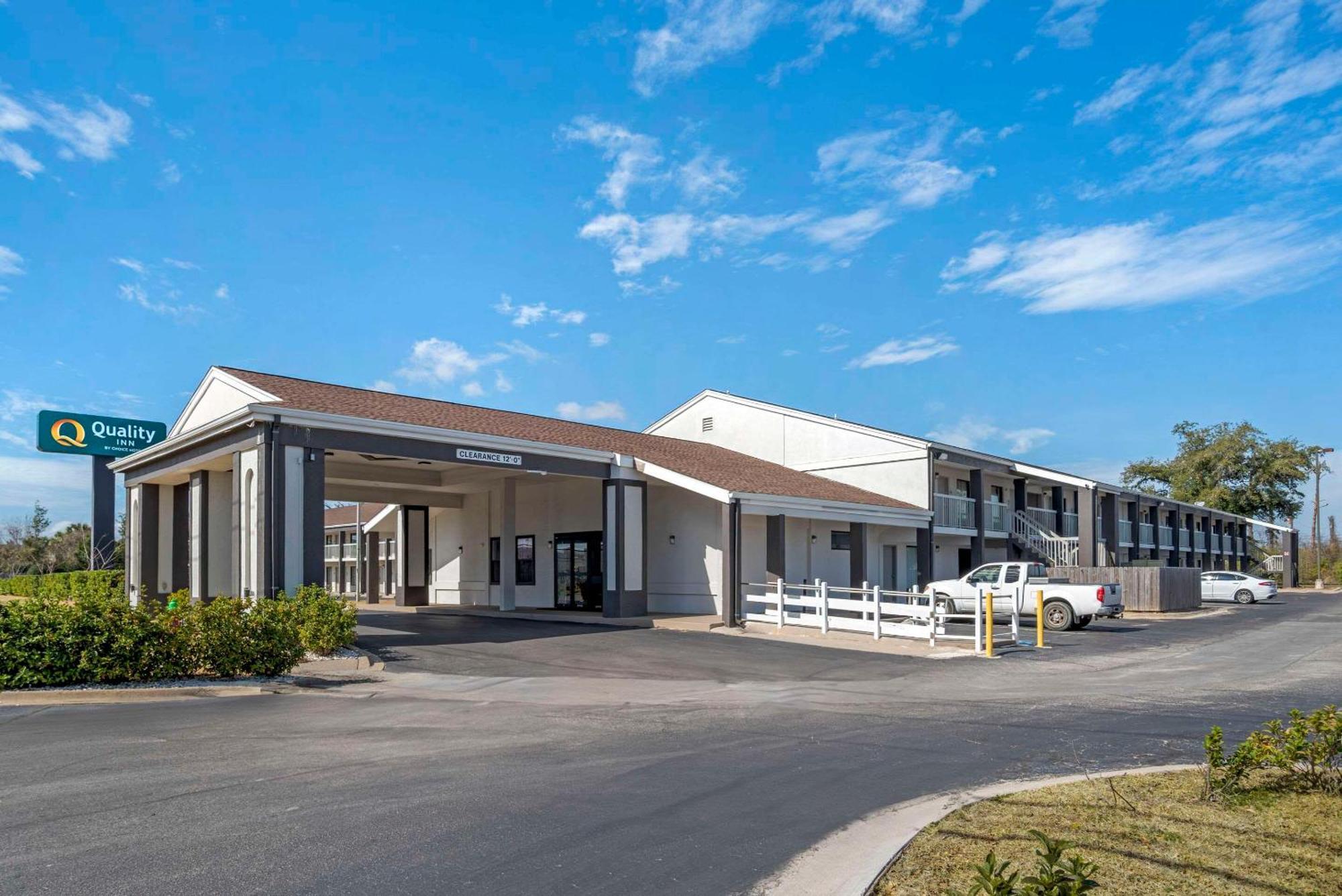 Quality Inn & Conference Center Panama City Exterior photo